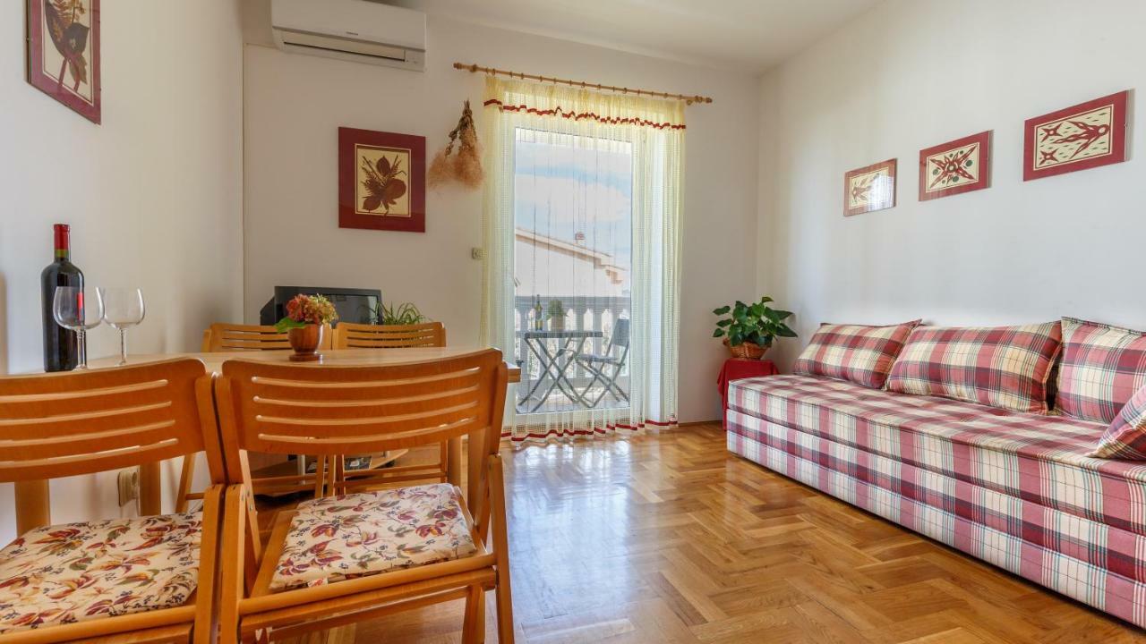 Apartment Josephine 2 Malinska Exterior photo